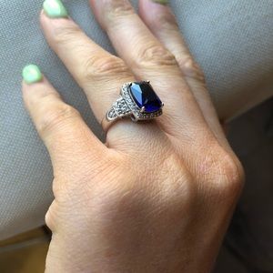 Blue sapphire ring